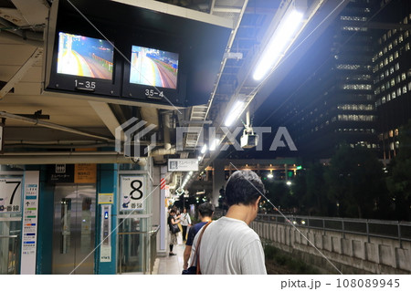 駅の車掌用ホームモニタ 108089945