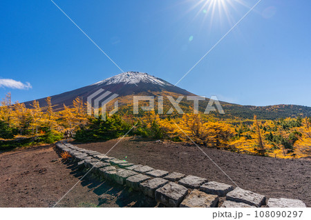 奥庭の紅葉 富士山 富士山五合目 吉田口 奥庭の紅葉 富士山 富士山五合目 吉田口 108090297