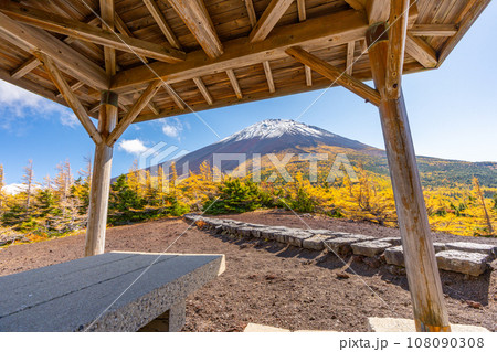 奥庭の紅葉　富士山　富士山五合目　吉田口 108090308