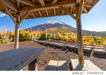 奥庭の紅葉 富士山 富士山五合目 吉田口 奥庭の紅葉 富士山 富士山五合目 吉田口 108090316