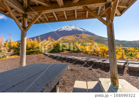 奥庭の紅葉　富士山　富士山五合目　吉田口 108090322