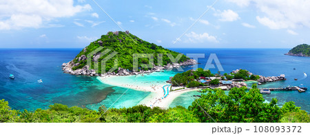 Panorama of viewpoint on Koh Nang Yuan island, Surat Thani in Thailand. 108093372