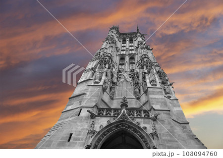 Saint-Jacques Tower (Tour Saint-Jacques) against the background of a beautiful sky at sunset. Located on Rivoli street, Paris, France. This 52 m Flamboyant Gothic tower (XVI century) Saint-Jacques Tower (Tour Saint-Jacques) against the background of a beautiful sky at sunset. Located on Rivoli street, Paris, France. This 52 m Flamboyant Gothic tower (XVI century) 108094760