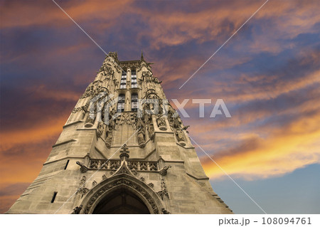 Saint-Jacques Tower (Tour Saint-Jacques) against the background of a beautiful sky at sunset. Located on Rivoli street, Paris, France. This 52 m Flamboyant Gothic tower (XVI century) Saint-Jacques Tower (Tour Saint-Jacques) against the background of a beautiful sky at sunset. Located on Rivoli street, Paris, France. This 52 m Flamboyant Gothic tower (XVI century) 108094761