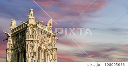 Saint-Jacques Tower (Tour Saint-Jacques) against the background of a beautiful sky at sunset. Located on Rivoli street, Paris, France. This 52 m Flamboyant Gothic tower (XVI century) Saint-Jacques Tower (Tour Saint-Jacques) against the background of a beautiful sky at sunset. Located on Rivoli street, Paris, France. This 52 m Flamboyant Gothic tower (XVI century) 108095086