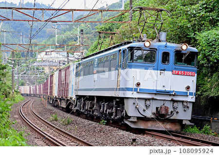 東海道本線　根府川ー早川　JR貨物　EF65-2060（新鶴見）　 108095924