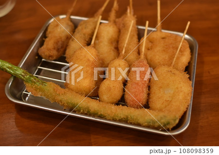 大阪名物!新世界の美味しい串カツ 大阪名物!新世界の美味しい串カツ 108098359