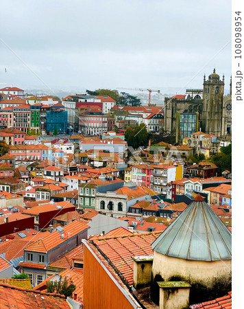 panoramic view of Porto 108098954