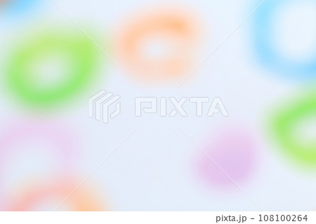 カラフルパステルカラーのリング模様　水彩画風 108100264