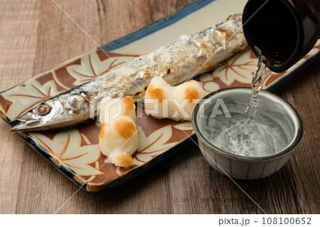 日本酒と秋刀魚 108100652