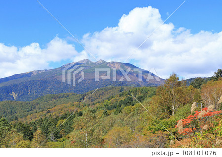 秋の野麦峠から望む乗鞍岳 秋の野麦峠から望む乗鞍岳 108101076
