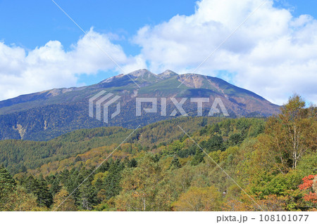 秋の野麦峠から望む乗鞍岳 秋の野麦峠から望む乗鞍岳 108101077