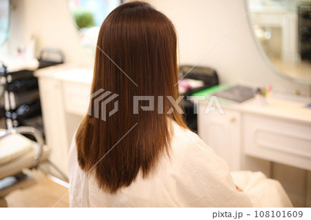 女性の後ろ姿 美容室イメージ 女性の後ろ姿 美容室イメージ 108101609