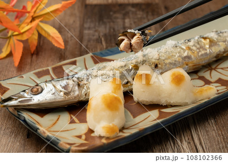 日本酒と秋刀魚 箸あげ 108102366
