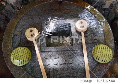 一粒萬倍の御神水（品川神社 摂社 阿那稲荷神社 下社）東京都品川区 108102588