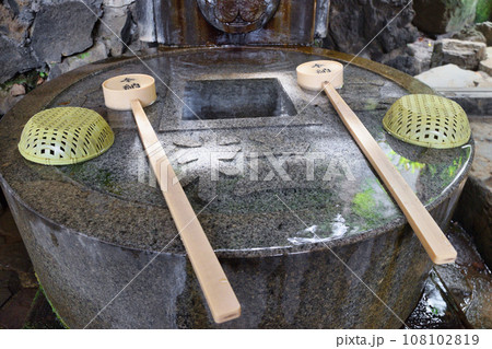 一粒萬倍の御神水（品川神社 摂社 阿那稲荷神社 下社）東京都品川区 108102819