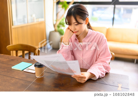 在宅ワーク　女性 108102848