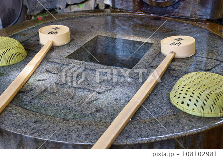 一粒萬倍の御神水（品川神社 摂社 阿那稲荷神社 下社）東京都品川区 108102981
