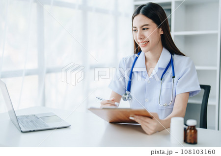 The doctor is checking the patient's history before giving treatment. 108103160