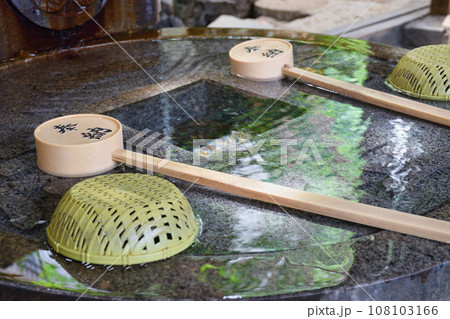一粒萬倍の御神水（品川神社 摂社 阿那稲荷神社 下社）東京都品川区 108103166