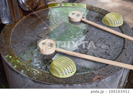 一粒萬倍の御神水（品川神社 摂社 阿那稲荷神社 下社）東京都品川区 108103452