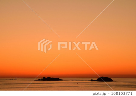 軍艦島の夕景 軍艦島の夕景 108103771