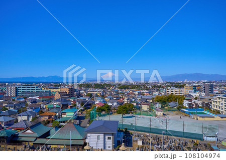 神奈川県藤沢市片瀬山5丁目付近から西側の街並み(片瀬市街,富士山など)を見る 神奈川県藤沢市片瀬山5丁目付近から西側の街並み(片瀬市街,富士山など)を見る 108104974