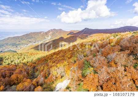 秋の山形蔵王 蔵王ロープウェイ 地蔵山頂駅からみた蔵王温泉街 山形県山形市 秋の山形蔵王 蔵王ロープウェイ 地蔵山頂駅からみた蔵王温泉街 山形県山形市 108107179