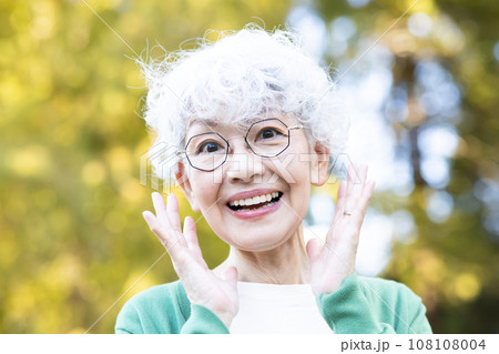 60代かわいい女性 108108004