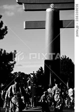 時代祭り　岡崎公園行進　白黒写真 108108656