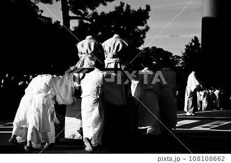 時代祭り　岡崎公園行進　白黒写真 108108662