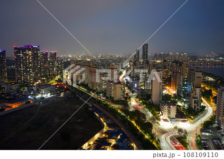 Nightscape in downtown Seoul, Korea 108109110