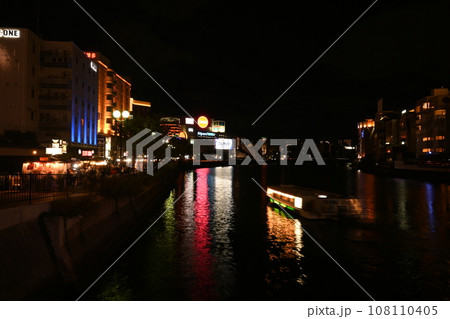 博多中洲の夜景風景 108110405
