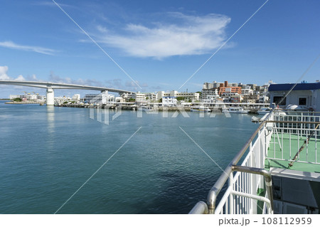 泊港から見る泊大橋 泊港から見る泊大橋 108112959