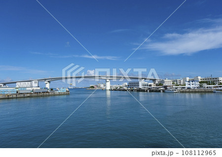 泊港から見る泊大橋 泊港から見る泊大橋 108112965