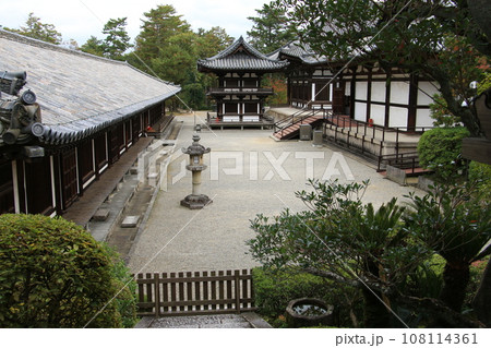 天平の息吹きを伝える唐招提寺の壮麗な伽藍 天平の息吹きを伝える唐招提寺の壮麗な伽藍 108114361