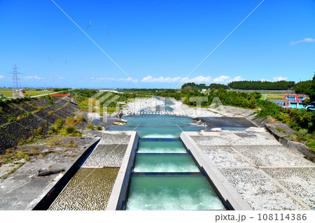 愛本橋／黒部川より下流方向を望む(富山県黒部市)【2023.10】 108114386