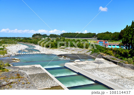 愛本橋／黒部川より下流方向を望む(富山県黒部市)【2023.10】 108114437