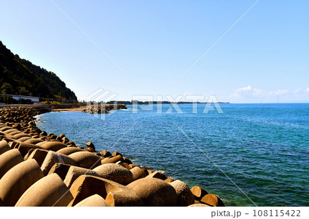宮崎漁港付近より朝日町海浜公園方面を望む(富山県朝日町)【2023.10】 108115422