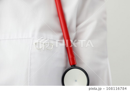Eyeglass shape icon hanging on ophthalmologist gown closeup 108116784