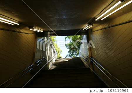 市営地下鉄通路から横浜大通り公園 市営地下鉄通路から横浜大通り公園 108116961