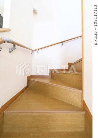 一般住宅の階段（リフォームイメージ） 108117113