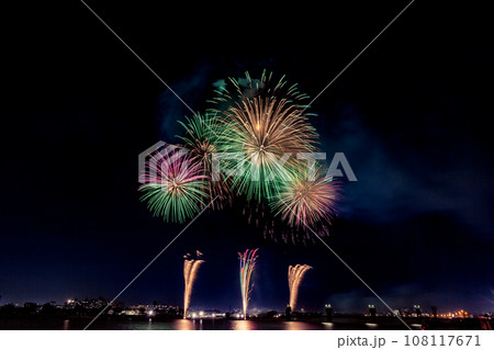 夜空に咲く大輪 調布花火大会 夜空に咲く大輪 調布花火大会 108117671