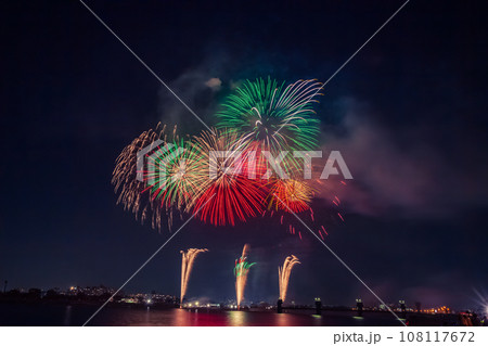 夜空に咲く大輪　調布花火大会 108117672