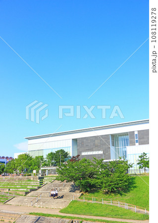 愛知県岡崎市、岡崎市図書館交流プラザの風景 108119278
