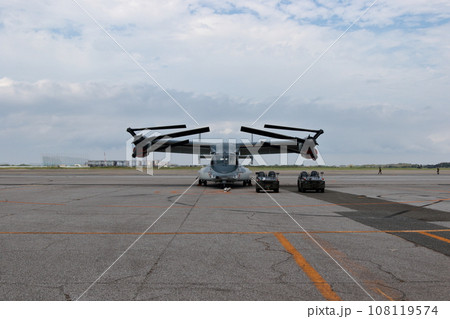 陸上自衛隊　オスプレイ　V-22 108119574