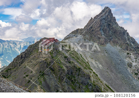 長野県の日本百名山槍ヶ岳登山 大喰岳の山頂から見る槍ヶ岳 長野県の日本百名山槍ヶ岳登山 大喰岳の山頂から見る槍ヶ岳 108120156