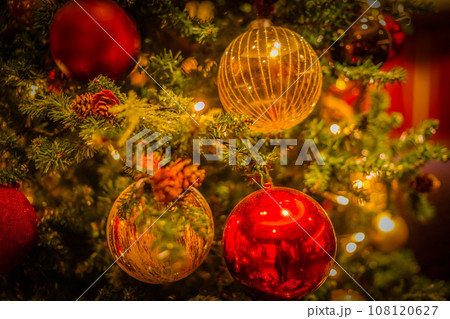 クリスマスツリーの装飾 108120627