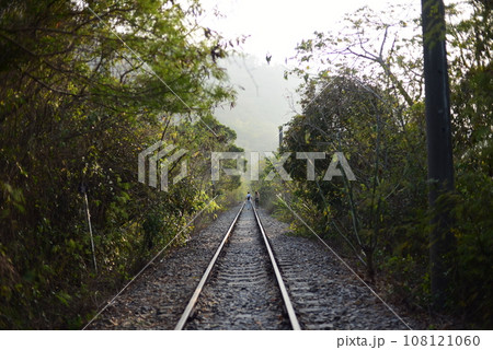 誰もいない線路 誰もいない線路 108121060