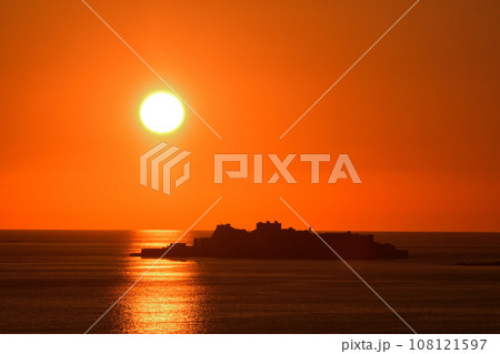 軍艦島の夕景 軍艦島の夕景 108121597